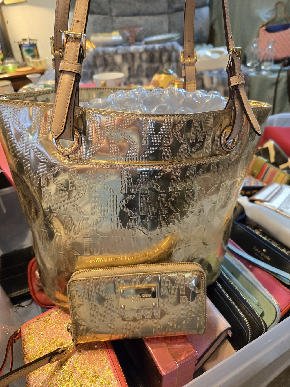 Michael Kors EUC Metallic Gold MK Logo Tote w/ Matching Zip Wallet No Call Outs. - Picture 3 of 11
